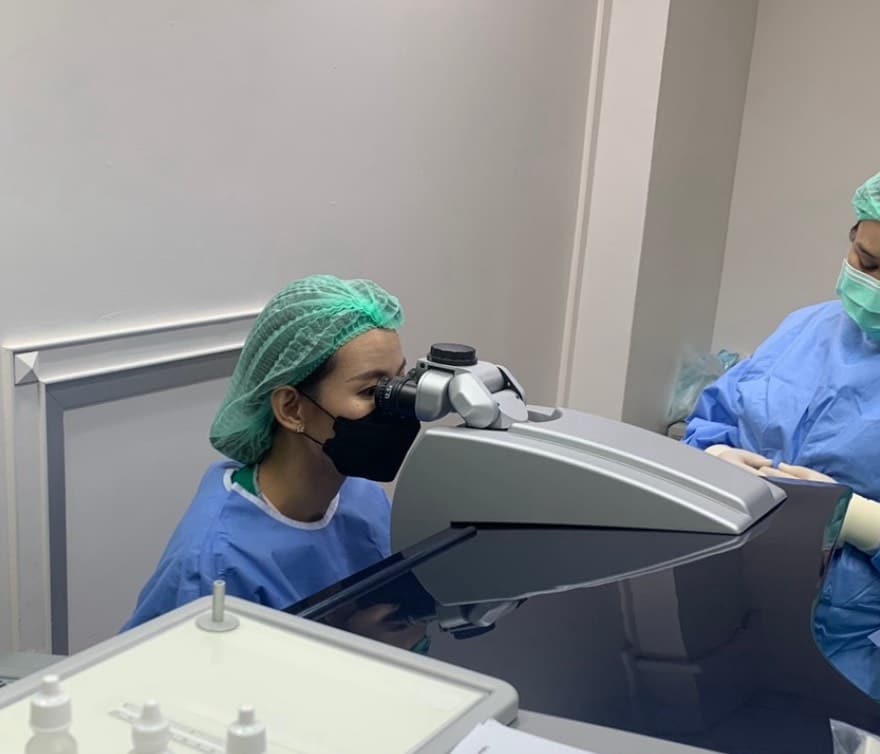 หมอหญิง LASIK แก้ไขสายตา FemtoLASIK ReLEx SMILE กรุงเทพ