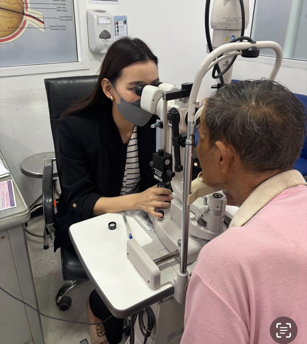 หมอหญิง รักษากระจกตา Keratoconus Corneal Cross-Linking